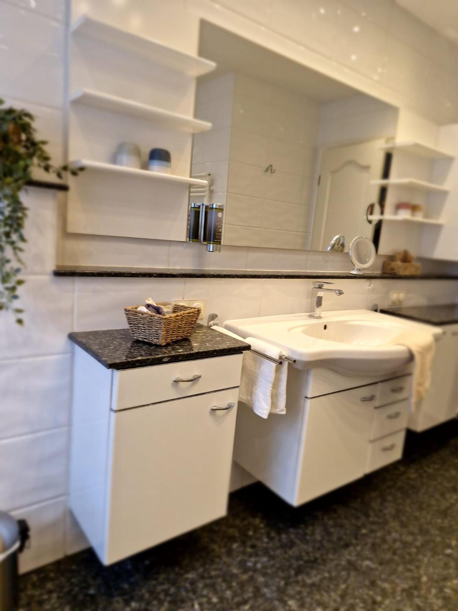 Adler 4* Buergstadt